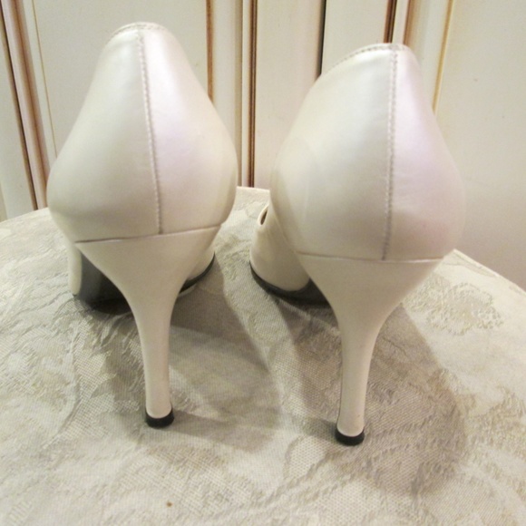 Stuart Weiztman women's satin pearl pump pointy shoes Sz 9 - Picture 5 of 16